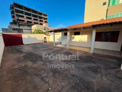 Casa com 5 Quartos para alugar, 265m² no Custódio Pereira, Uberlândia