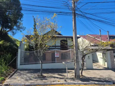 Casa com 5 Quartos à venda, 310m² no Centro, Araucária