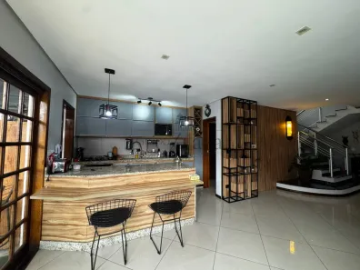 Sobrado com 3 Quartos à venda, 250m² no Jardim Santa Maria, Jacareí