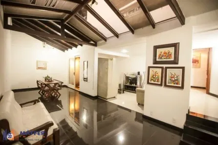 Casa com 5 Quartos à venda, 350m² no Três Figueiras, Porto Alegre