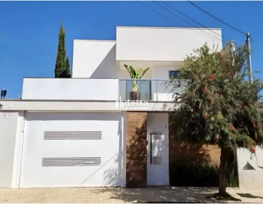 Casa com 3 Quartos à venda, 260m² no Alto Umuarama, Uberlândia