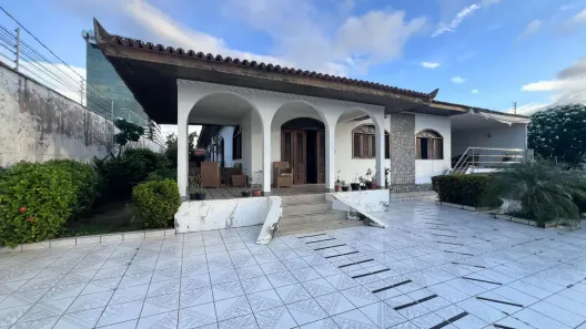 Casa com 6 Quartos para alugar, 800m² no Calhau, São Luís