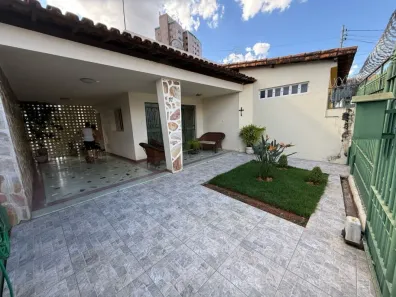 Casa com 5 Quartos para alugar, 300m² no Centro, Sete Lagoas