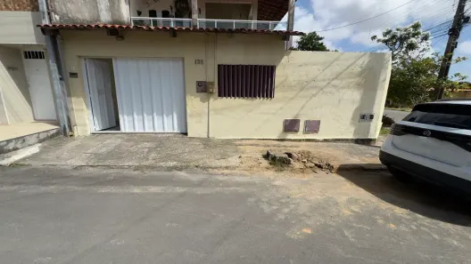 Casa com 3 Quartos para alugar, 150m² no Serrinha, Fortaleza