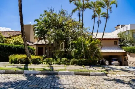 Casa de Condomínio com 4 Quartos à venda, 380m² no Pituaçu, Salvador