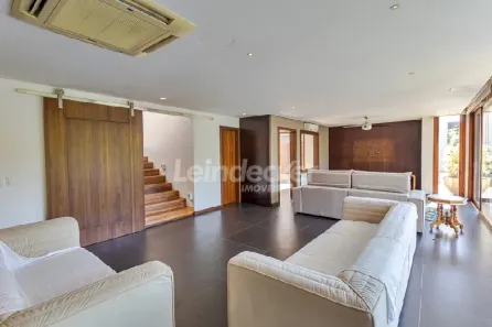 Casa de Condomínio com 4 Quartos para alugar, 493m² no Santo Antônio, Porto Alegre