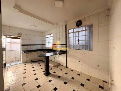 Casa com 2 Quartos para alugar, 100m² no Bom Pastor, Divinópolis