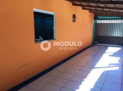 Casa com 2 Quartos à venda, 116m² no São Jorge, Uberlândia