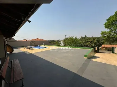 Fazenda/Sítio com 3 Quartos à venda, 230m² no Jardim Santo Inácio (Rubião Junior), Botucatu