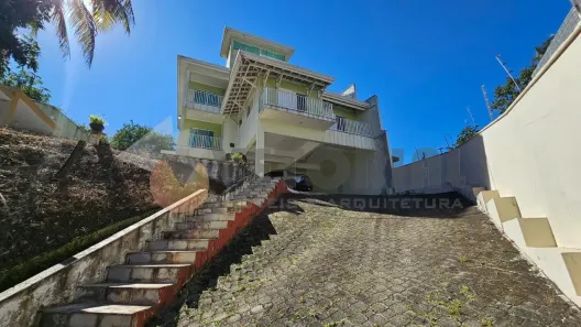 Sobrado com 4 Quartos à venda, 304m² no Varadouro, São Sebastião