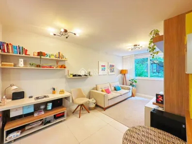Apartamento com 2 Quartos à venda, 56m² no Três Figueiras, Porto Alegre