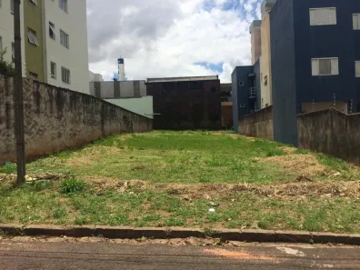 Lote/Terreno à venda, 300m² no Jardim Araxá, Marília
