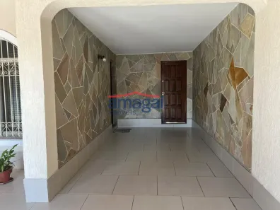 Casa com 3 Quartos para alugar, 160m² no Jardim Mesquita, Jacareí