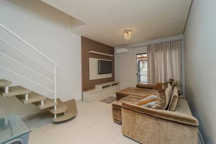 Sobrado com 2 Quartos à venda, 72m² no Costa e Silva, Joinville
