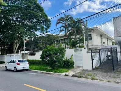 Casa com 8 Quartos para alugar, 560m² no Alto de Pinheiros, São Paulo
