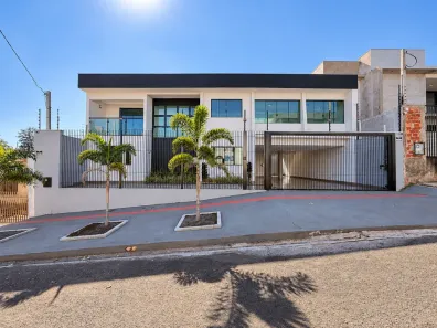 Sobrado com 4 Quartos à venda, 309m² no Zona 06, Maringá