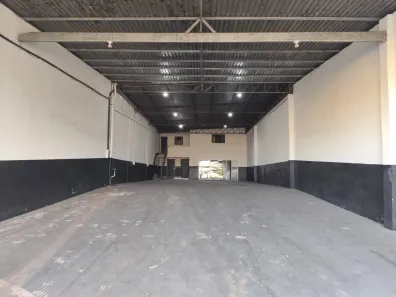 Sala Comercial para alugar, 304m² no Residencial Florenza, Presidente Prudente