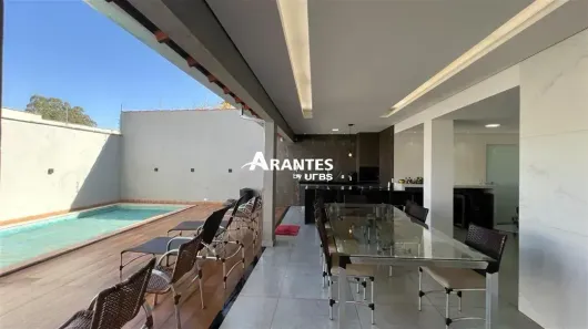 Casa com 3 Quartos à venda, 190m² no Jardim Patrícia, Uberlândia