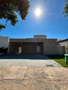 Casa com 3 Quartos para alugar, 165m² no Condomínio Belvedere II, Cuiabá