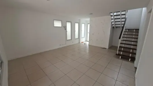 Sobrado com 3 Quartos para alugar, 132m² no Camboinhas, Niterói