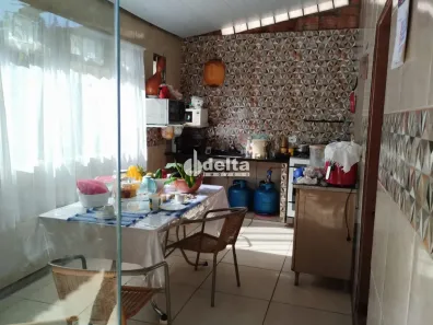 Casa com 3 Quartos à venda, 280m² no Cidade Jardim, Uberlândia