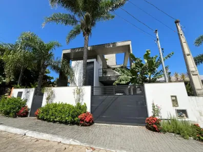 Casa com 3 Quartos para alugar, 200m² no Centro, Penha