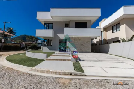 Casa com 4 Quartos à venda, 270m² no Lagoinha, Ubatuba