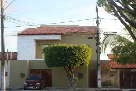 Casa com 3 Quartos à venda, 200m² no Aruana, Aracaju