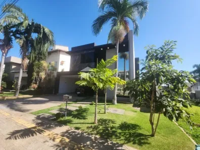 Casa de Condomínio com 4 Quartos à venda, 266m² no Jardins Madri, Goiânia
