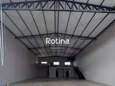 Galpão/Depósito/Armazém para alugar, 360m² no Novo Mundo, Uberlândia