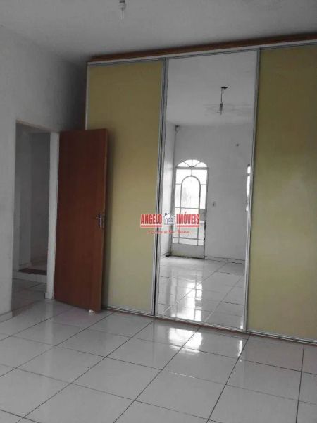 Casa com 3 quartos — Santa Mônica, Belo Horizonte