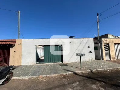 Casa com 2 Quartos para alugar, 85m² no Jardim Patrícia, Uberlândia