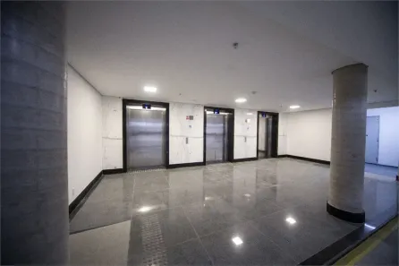 Prédio Comercial para alugar, 6189m² no Jardim dos Camargos, Barueri