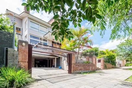 Casa com 3 Quartos à venda, 325m² no Chácara das Pedras, Porto Alegre
