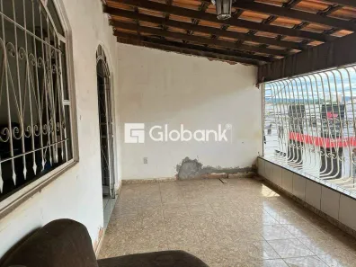 Casa com 2 Quartos à venda, 138m² no Lourdes, Montes Claros