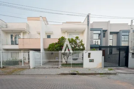 Sobrado com 3 Quartos à venda, 143m² no Bom Retiro, Joinville