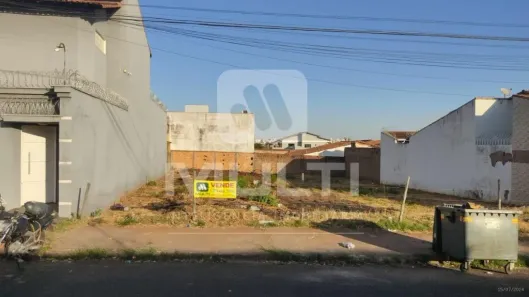 Lote/Terreno com 1 Quarto à venda, 360m² no Presidente Roosevelt, Uberlândia