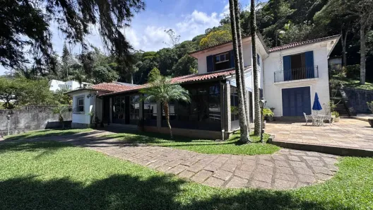 Casa com 5 Quartos à venda, 600m² no Valparaíso, Petrópolis