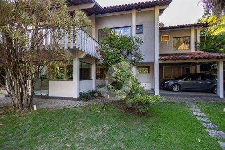 Casa de Condomínio com 3 Quartos à venda, 220m² no Piratininga, Niterói