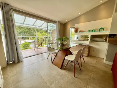 Sobrado com 4 Quartos à venda, 271m² no Pilarzinho, Curitiba