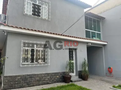 Casa com 2 Quartos à venda, 284m² no Vila Valqueire, Rio de Janeiro