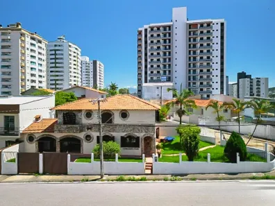Casa com 5 Quartos à venda, 208m² no Barreiros, São José