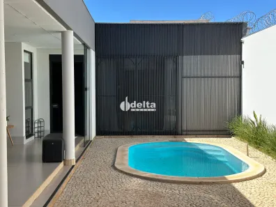Casa com 3 Quartos à venda, 180m² no Novo Mundo, Uberlândia