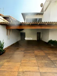 Casa com 5 Quartos para alugar, 320m² no Jardim Europa, Uberlândia