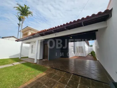 Casa com 3 Quartos para alugar, 250m² no Jardim Inconfidência, Uberlândia