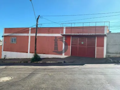 Imóvel Comercial para alugar, 480m² no Vila Santana, Anápolis