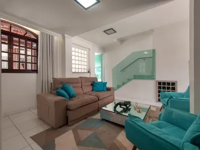 Casa com 5 Quartos à venda, 337m² no Monte Castelo, Contagem