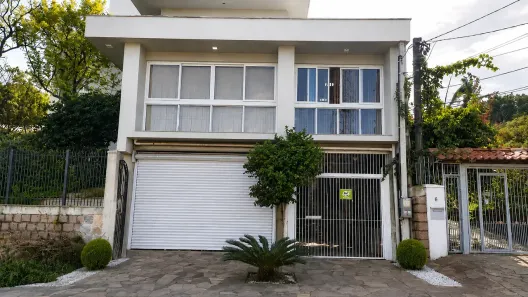 Sobrado com 5 Quartos para alugar, 600m² no Igara, Canoas