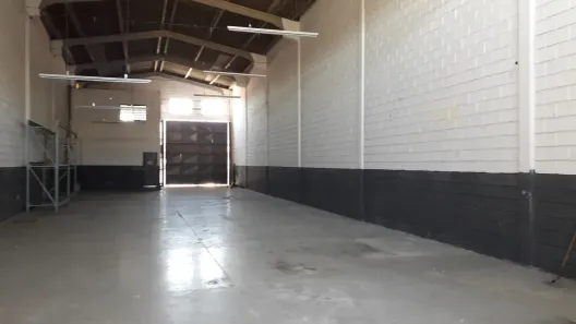 Galpão/Depósito/Armazém para alugar, 700m² no Retiro São João, Sorocaba