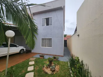 Sobrado com 4 Quartos para venda ou aluguel, 255m² no Jardim Clarissa, Goiânia